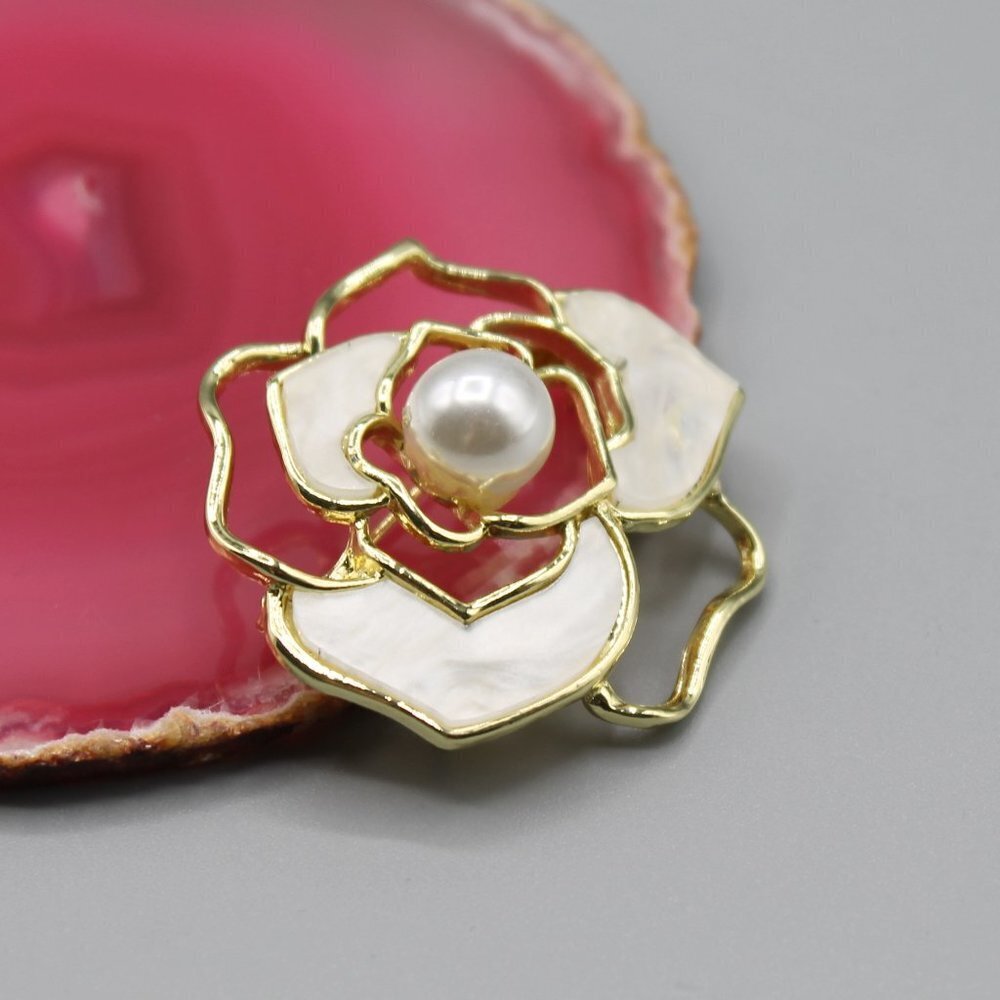 Jewelry pin brooch flower floral white pearl gold tone elegant beautiful new